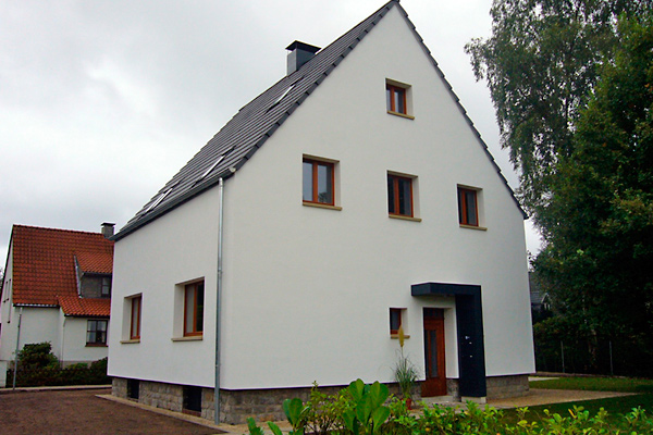 Energetische Sanierung und Umbau eines Zweifamilien-Wohnhauses