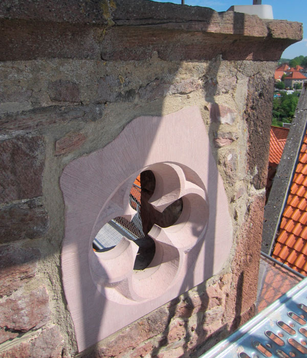 Stövesand - Sanierung der Eingangstreppe des denkmalgeschützten Rathauses und Erstellung einer unauffälligen Absturzsicherung für das Geländer